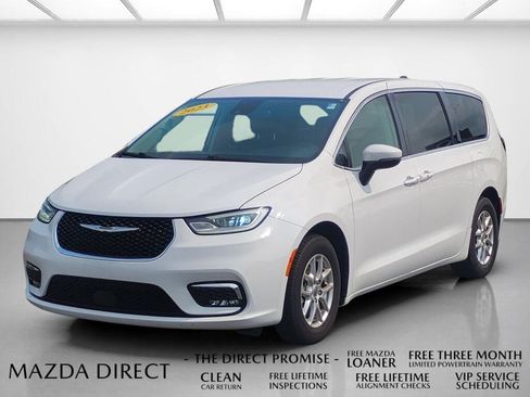 Used 2023 Chrysler Pacifica Touring-L FWD image 1