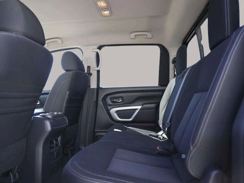 Used 2017 Nissan Titan SV image 28