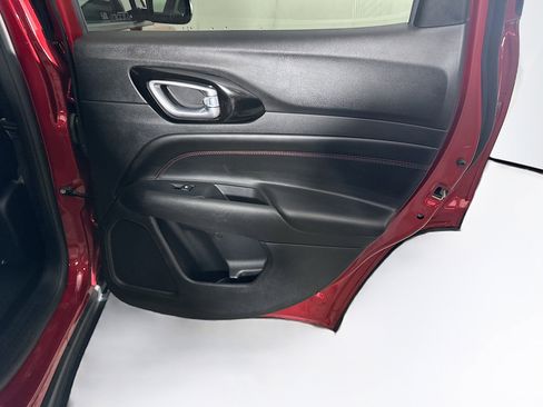 Used 2025 Jeep Compass Trailhawk AWD/4WD image 29
