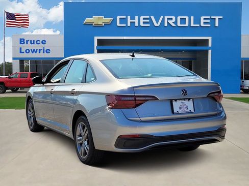 Used 2024 Volkswagen Jetta SE FWD image 4