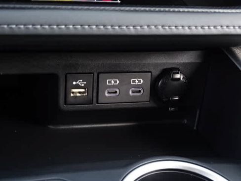 Used 2025 Toyota Highlander XLE FWD image 33