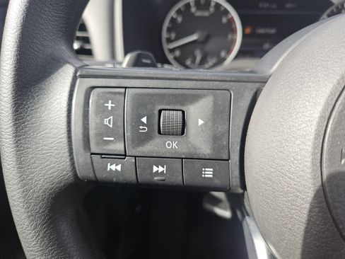 Used 2023 Nissan Rogue S FWD image 9