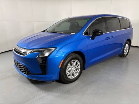 New 2027 Chrysler Pacifica Select FWD image 4