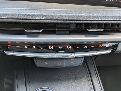 Used 2025 Cadillac XT4 Premium Luxury FWD image 25
