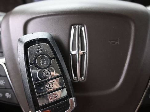 Used 2024 Lincoln Navigator Premiere AWD/4WD image 47
