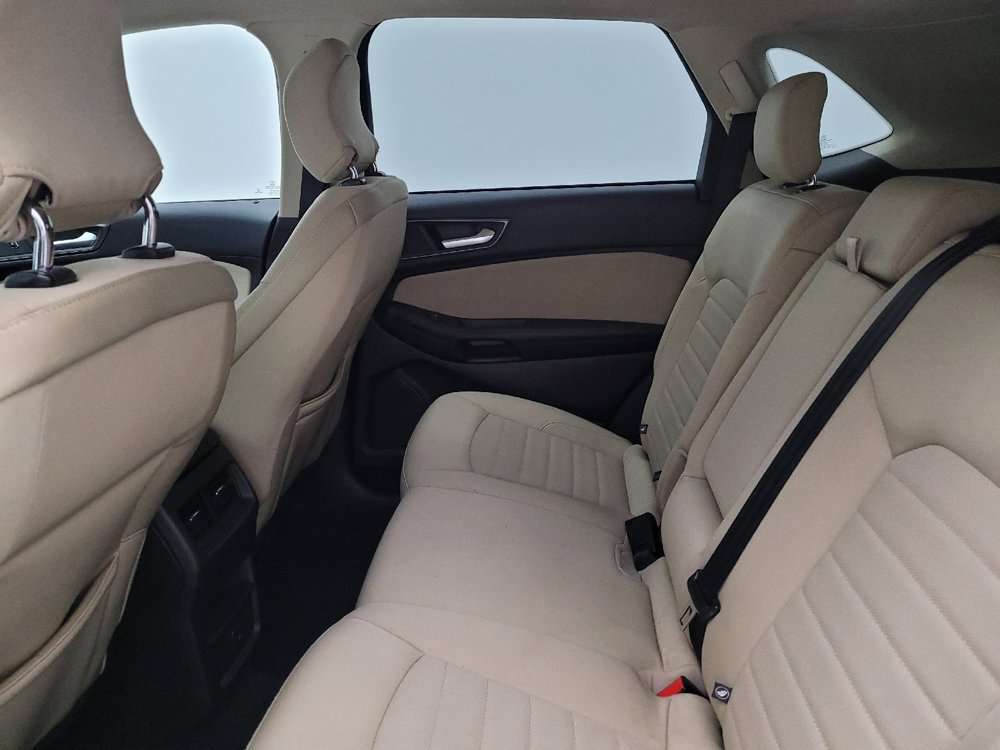 Used 2018 Ford Edge SE FWD image 18