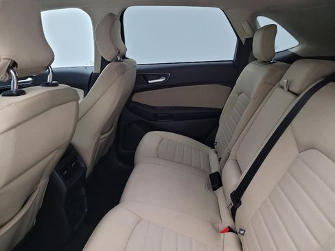 Used 2018 Ford Edge SE FWD image 18