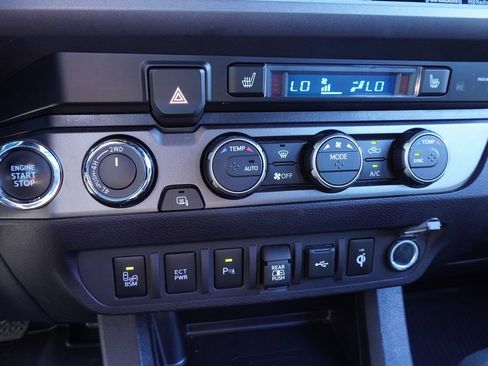 Used 2023 Toyota Tacoma TRD Sport image 21