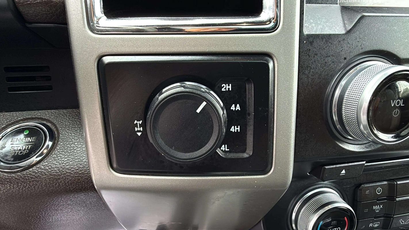 Used 2015 Ford F150 King Ranch w/ Equipment Group 601A Luxury AWD/4WD image 16