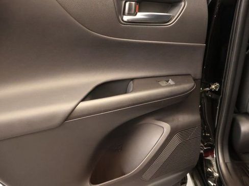 Certified 2021 Toyota Venza LE image 27