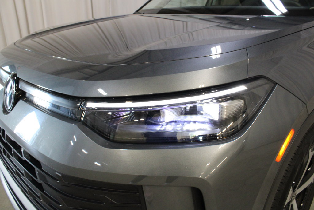 Used 2026 Volkswagen Tiguan SE AWD/4WD image 32