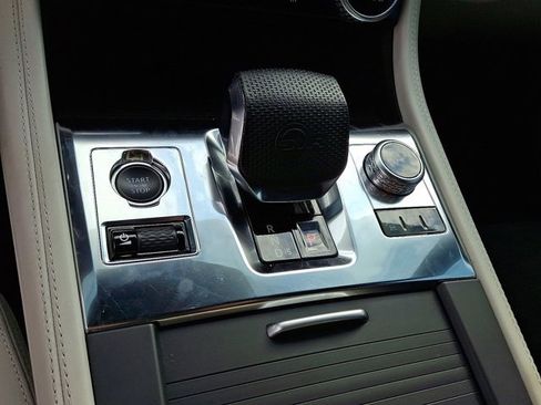 Used 2021 Jaguar F-PACE SVR image 18