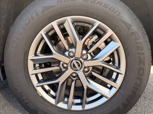 Used 2023 Nissan Rogue S AWD/4WD image 11