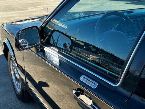 Used 1997 Lincoln Town Car Executive image 60