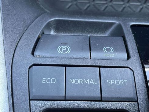 Used 2024 Toyota RAV4 XLE FWD image 38