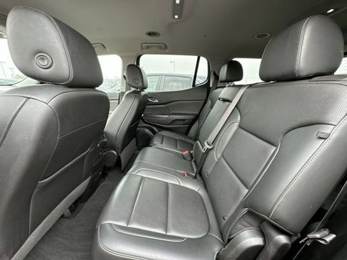 Used 2023 GMC Acadia SLT FWD image 9