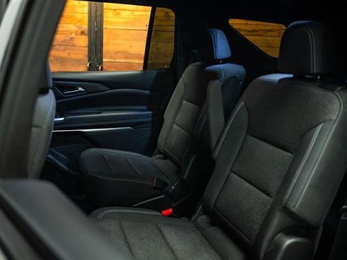 Used 2024 Chevrolet Traverse LT AWD/4WD image 11