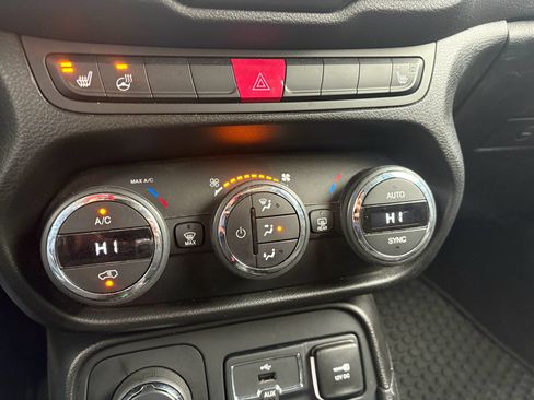 Used 2016 Jeep Renegade Latitude image 22