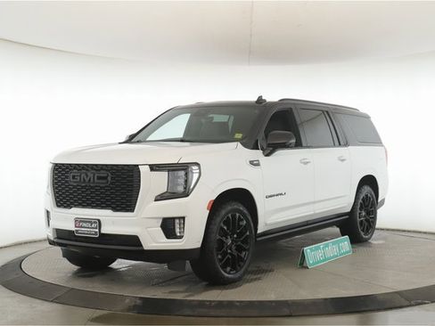 Used 2023 GMC Yukon XL Denali image 10