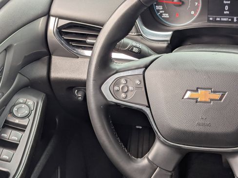 Used 2023 Chevrolet Traverse LT image 18