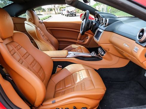 Used 2010 Ferrari California image 32