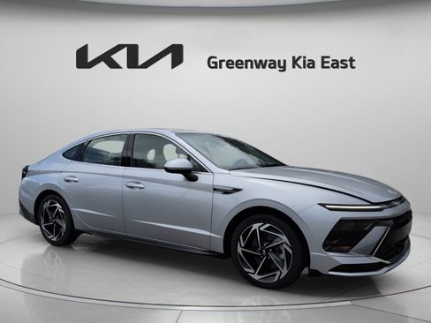 Used 2025 Hyundai Sonata SEL FWD image 3