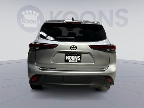 Used 2023 Toyota Highlander LE image 11