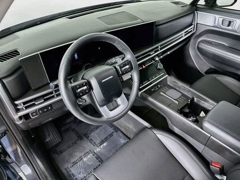 Used 2025 Hyundai Santa Fe SEL FWD image 2
