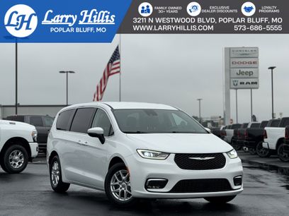 Used 2023 Chrysler Pacifica Touring-L