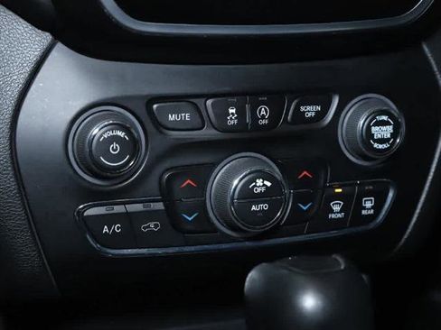 Certified 2021 Jeep Cherokee Limited image 28