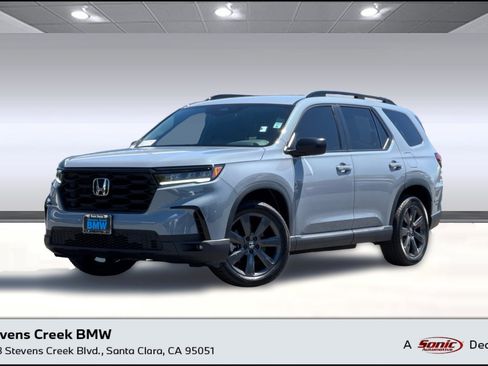Used 2025 Honda Pilot Sport image 1