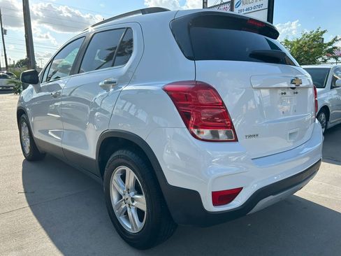 Used 2019 Chevrolet Trax LT w/ LT Convenience Package FWD image 3