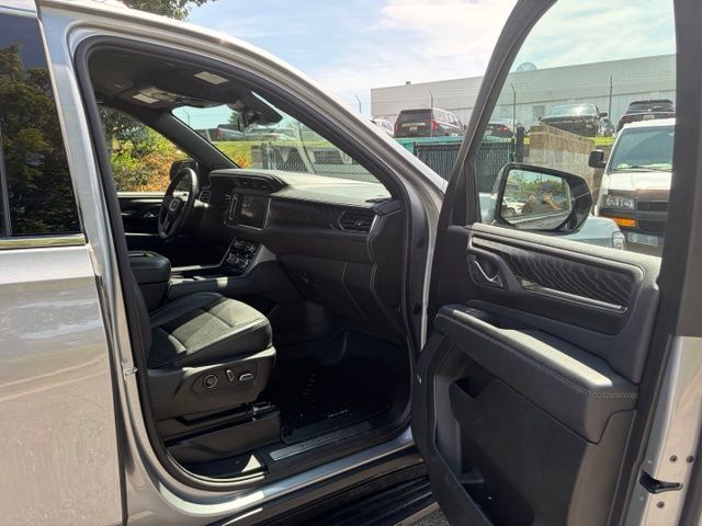 Used 2023 GMC Yukon XL Denali AWD/4WD image 25