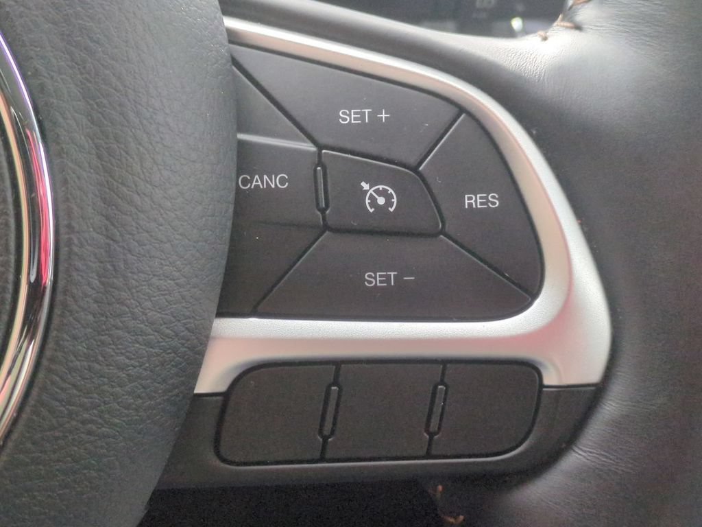 Used 2018 Jeep Compass Latitude w/ Popular Equipment Group AWD/4WD image 16