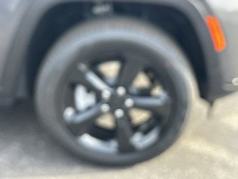 New 2025 Jeep Grand Cherokee L Limited image 14