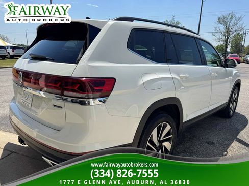 Used 2025 Volkswagen Atlas SE AWD/4WD image 6
