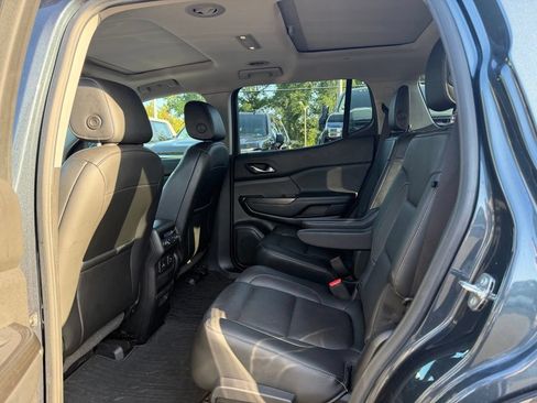 Used 2019 GMC Acadia SLT w/ LPO, Cargo Package AWD/4WD image 16