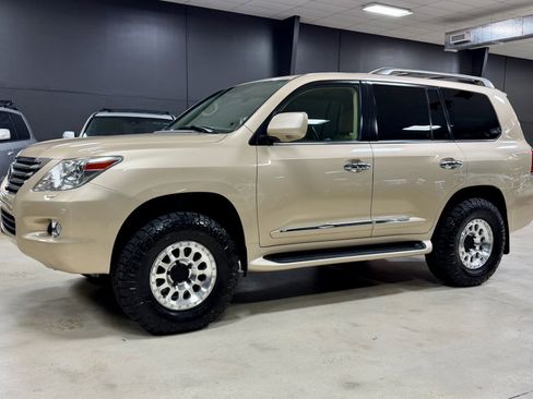 Used 2011 Lexus LX 570 4WD w/ Luxury Pkg w/Pre-crash image 2