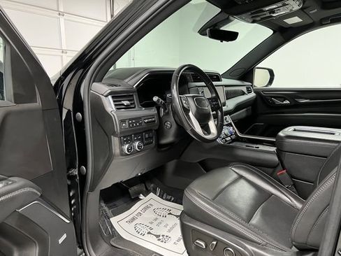 Used 2022 GMC Yukon XL Denali w/ Advanced Technology Package AWD/4WD image 18