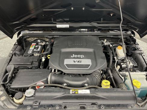 Used 2015 Jeep Wrangler Sport w/ Quick Order Package 23S AWD/4WD image 20