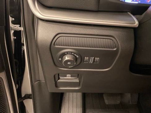 Used 2025 Jeep Wagoneer Series II w/ Premium Group I AWD/4WD image 22