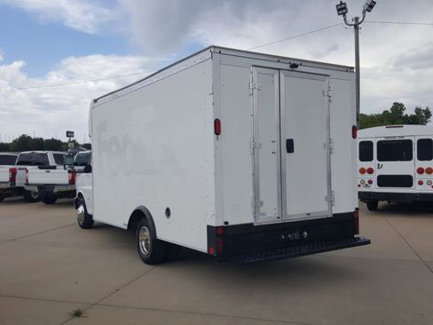 Used 2018 GMC Savana 3500 w/ Driver Convenience Package RWD image 9