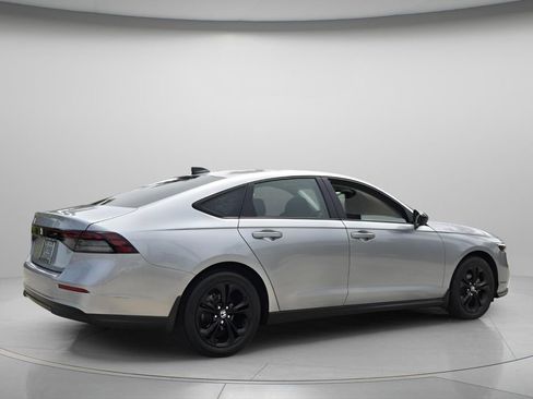 Used 2025 Honda Accord SE image 7