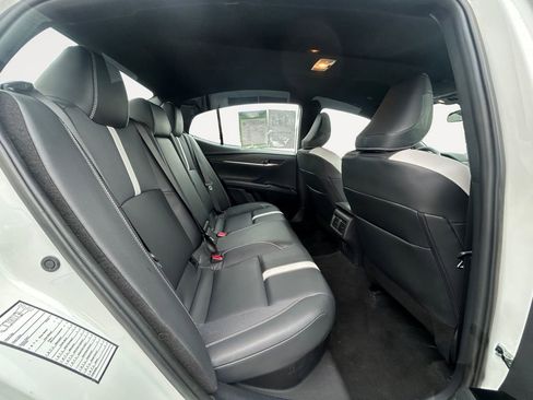 Used 2025 Toyota Camry SE image 11