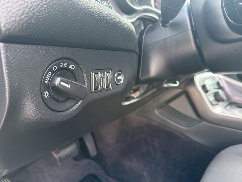 Used 2016 Dodge Challenger SXT image 13