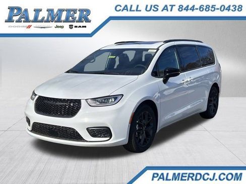 New 2026 Chrysler Pacifica Limited image 1