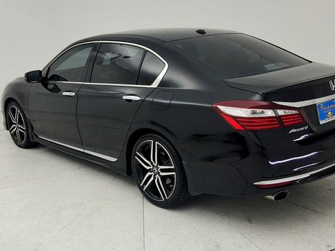 Used 2016 Honda Accord Touring image 6