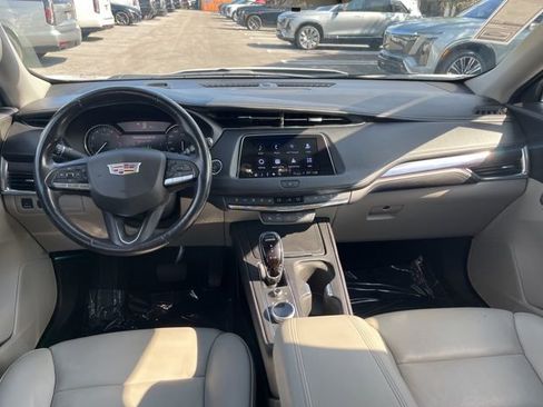 Certified 2022 Cadillac XT4 Luxury w/ Cold Weather Package image 33