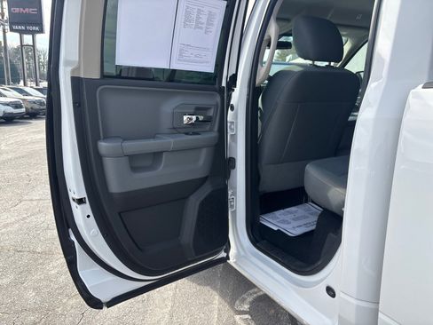 Used 2017 RAM 1500 Classic SLT image 30