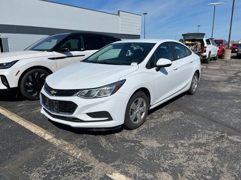 Used 2017 Chevrolet Cruze LS FWD image 6